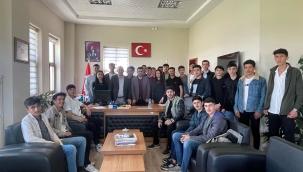 PROF. DR. MEHMET TEYFUR, LİSE ÖĞRENCİLERİNE GELECEĞİN MESLEKLERİNİ ANLATTI