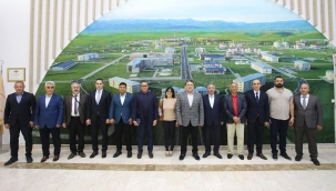 AİÇÜ Rektörü Prof. Dr. Karabulut, Malezya'nın Ankara Büyükelçisi KAMAL'ı Misafir Etti