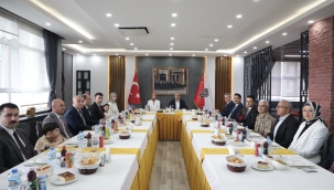 ​​​​​​​Ağrı'da başka illere Ataması yapılan Hamur Kaymakamı ve Eleşkirt Kaymakamı için veda yemeği