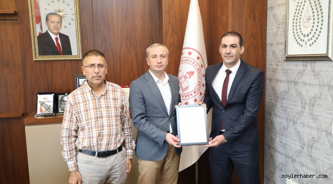 -Ağrı'da STEM Elçisi Nesim Zariç'e sertifika takdim edildi