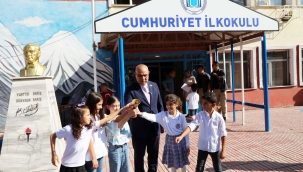 Ağrı Valisi Mustafa Koç, 2024-2025 Eğitim-Öğretim Yılının İlk Ders Zilini Çaldı