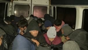 Doğubayazıt'ta Bir Araç İçinde 60 Göçmen Yakalandı