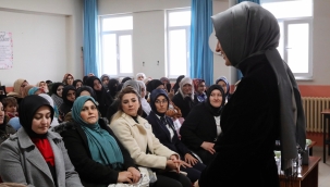 AĞRI VALİSİ'NİN EŞİ NESLİHAN GÜL KOÇ, PATNOS'TA ANNELER İLE GÖRÜŞTÜ!