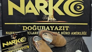 Doğubayazıt'ta iç beden ve ayakkabı taban zullasında, 697,77 gram uyuşturucu yakalandı.