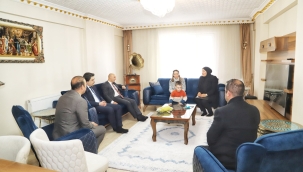 Kaymakam Ekinci, "Bir Çayınızı İçebilirmiyiz"