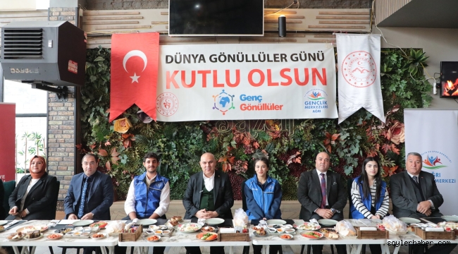  VALİ KOÇ, DÜNYA GÖNÜLLÜLER GÜNÜNDE GENÇLERİN GÖNLÜNE GİRDİ!