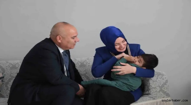 VALİ KOÇ VE EŞİ, ÖZEL GEREKSİNİMLİ ALİ ASAF'I ZİYARET ETTİ.