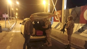 ​​​​​​​AĞRI'DA BOTOX MALZEMESİ VE DÜZENSİZ GÖÇMEN YAKALANDI