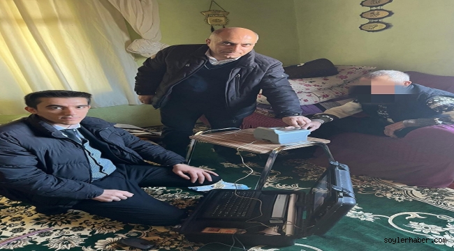 Doğubayazıt'ta Kar Kış Demeden 90 Km Yol Gidip Kimlik Kartı Talebi Aldılar.