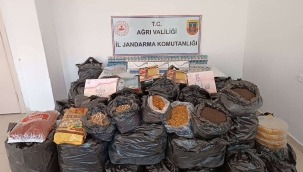  Doğubayazıt'ta yol kontrol uygulamasında İran menşei mallar ele geçirildi.