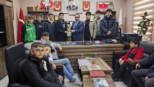 DOĞUBAYAZIT'TA HAFIZLIK ÖĞRENCİLERİ İLÇE MÜFTÜSÜNÜ ZİYARET ETTİ