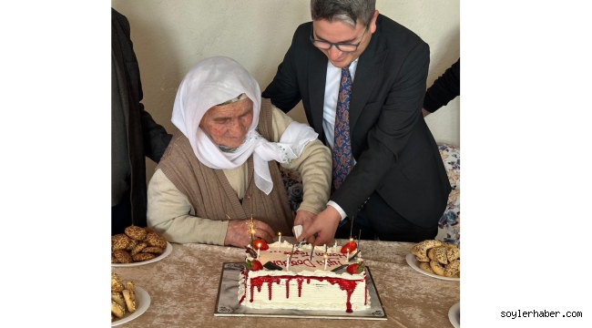 Taşlıçay Kaymakamı, 89 Yaşındaki Ninenin Doğum Gününü Yaş Pastayla Kutladı.