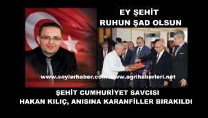 TERÖR ÖRGÜTÜ PKK TARAFINDAN ŞEHİT EDİLEN DOĞUBAYAZIT CUMHURİYET SAVCISI HAKAN KILIÇ'IN AZİZ HATIRASI İÇİN ADLİYEYE KARANFİLLER BIRAKILDI