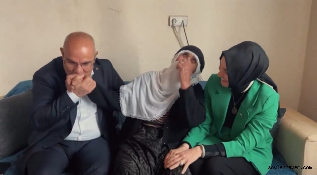 ​​​​​​​Vali Koç ve Eşi, 98 Yaşındaki Suti Ninenin Elini Öpüp Kandilini Kutladı.