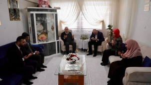 Vali Koç ve Eşi, Aile Yılı Kapsamında; Şehit Piyade Teğmen Harun Aslan'ın Ailesini Ziyaret Etti.