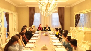 AĞRI VALİSİ KONAĞINDA MİLLETİN ÇOCUKLARIYLA İFTAR AÇTI