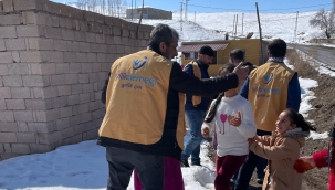 İyilik Derneği Doğubayazıt'ta Ramazan ayında ihtiyaç sahibi ailelere yardım elini uzatmaya devam ediyor