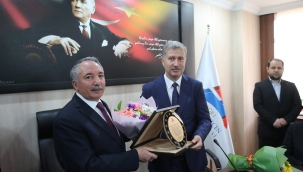 Ağrı İbrahim Çeçen Üniversitesinde Devir Teslim Töreni 