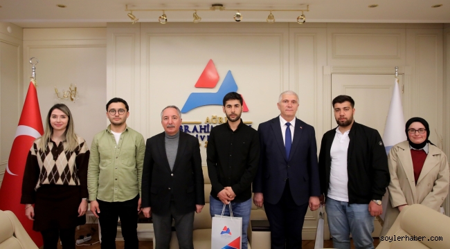 AİÇÜ Rektörü Prof. Dr. KARABULUT, En Çok Kitap Okuyan Öğrencilere Ödül Verdi