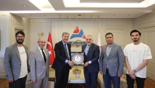 AİÇÜ REKTÖRÜ GÜLÇİN'E BASIN MENSUPLARINDAN HAYIRLI OLSUN ZİYARETi