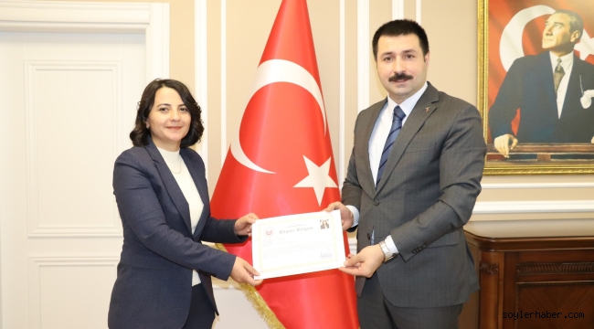 Diyadin Kaymakamı Mustafa Karali, Başarılı Personellere Belge Takdim Etti.