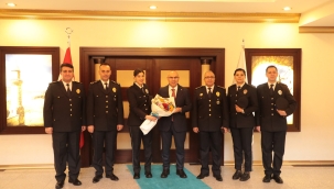 Ağrı'da Polis Haftasında Valiye Çiçek Takdim Ettiler