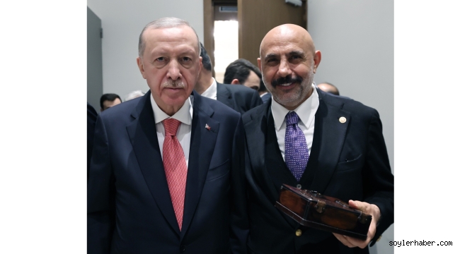 300 Yıllık Tarihî Kur'an-ı Kerim Cumhurbaşkanı Erdoğan'a Hediye Edildi