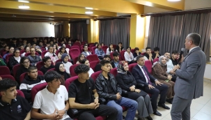 Ağrı İl Müdürü Kökrek'ten YKS öğrencilerine motivasyon ve moral ziyareti