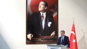 ​​​​​​​AİÇÜ'de Bilimde Başarının Sırrı Konferansı Düzenlendi