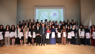 AİÇÜ'de Eczacılık Fakültesi Öğrencileri için 'Beyaz Önlük Giyme' Töreni Düzenlendi