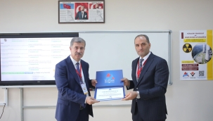  AİÇÜ Rektörü Prof. Dr. İlhami Gülçin'e Teşekkür Belgesi Takdim Edildi.