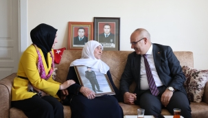 Vali Koç ve Eşi'nden Anneler Günü'nde Şehit Annesine Anlamlı Ziyaret.