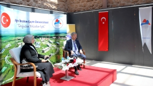 AİÇÜ Tarafından Bilim Kafe Buluşmaları Kapsamında Düzenlenen Söyleşi ile Bilim ve Toplum İshak Paşa Sarayı'nda Buluştu