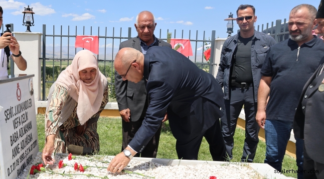 Ağrı'da 15 Temmuz Demokrasi ve Milli Birlik Günü dolayısıyla düzenlenen anlamlı etkinliklerle şehitler anıldı, milli birlik mesajları verildi.