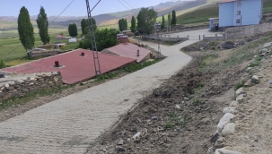 Ağrı'nın Diyadin İlçesinde Köy Yolları Parke Taşlarıyla Modernleşiyor
