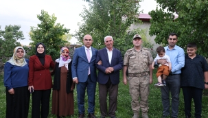 Ağrı Valisi Mustafa Koç, Taşlıçay ve Diyadin'de Şehit Ailelerini Ziyaret Etti