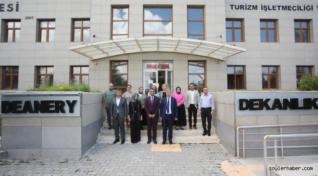 ​​​​​​​AİÇÜ Rektörü Prof. Dr. Gülçin, Yeni Atanan Turizm İşletmeciliği ve Otelcilik Yüksekokulu Müdürü Prof. Dr. Akif Arslan'ı Ziyaret Etti
