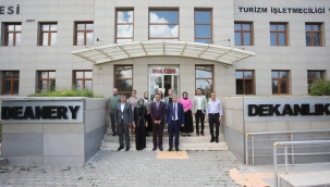 ​​​​​​​AİÇÜ Rektörü Prof. Dr. Gülçin, Yeni Atanan Turizm İşletmeciliği ve Otelcilik Yüksekokulu Müdürü Prof. Dr. Akif Arslan'ı Ziyaret Etti