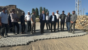 ​​​​​​​Diyadin Kaymakamı Korkusuz, Köy Yol Çalışmalarını Yerinde İnceledi