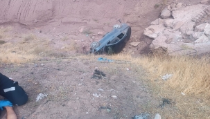 Doğubayazıt'ta Araç Şarampole Yuvarlandı 1 Ağır 2 Kişi Yaralandı