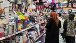 Doğubayazıt'ta kırtasiye alışverişi, veliler için adeta bir ekonomik sınava dönüştü