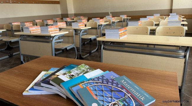 Müdür Kökrek, Ağrı'da 996 okula ücretsiz ders kitabı dağıtıldı