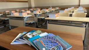 Müdür Kökrek, Ağrı'da 996 okula ücretsiz ders kitabı dağıtıldı