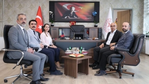 Vali Koç, Trafik Kazası Geçiren Sağlık Yöneticilerini Müdürlükte Ziyaret Etti