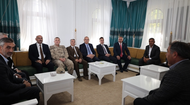 Ağrı'da Muhtarlar Günü Kutlaması: Vali Koç, Muhtarlar Derneği'ni Ziyaret Etti