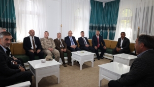 Ağrı'da Muhtarlar Günü Kutlaması: Vali Koç, Muhtarlar Derneği'ni Ziyaret Etti