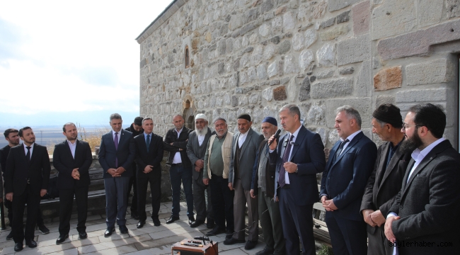 Ağrı'da Tarihi Toprakkale Camii'nde Manevi ve Bilimsel Buluşma: AİÇÜ "Hadis ve Hayat" Etkinliğine Ev Sahipliği Yaptı