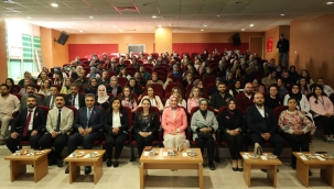 Ağrı'da Meme Kanseri Farkındalık Buluşması: "Erken Tanı Hayat Kurtarır"
