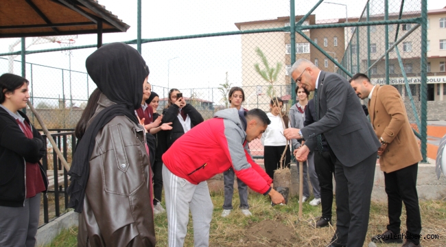 Doğubayazıt Ahmedi Hani Anadolu Lisesi'nde "Geleceğin Fidanları" Hem Toprağa Hem de Zihinlere Hayat Verdi