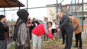 Doğubayazıt Ahmedi Hani Anadolu Lisesi'nde "Geleceğin Fidanları" Hem Toprağa Hem de Zihinlere Hayat Verdi